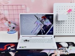 200W性能释放+ 星云白外观 微星神影16 魔龙姬限定款 2026图赏