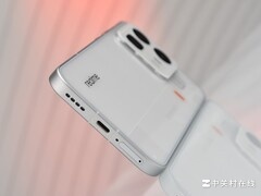 真我Neo8 起源白图赏：白玻璃更显层次，质感狠狠越级