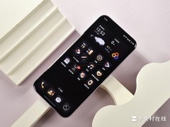 融合超跑设计基因 荣耀Magic8 RSR 保时捷设计新机图赏