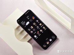 融合超跑设计基因 荣耀Magic8 RSR 保时捷设计新机图赏