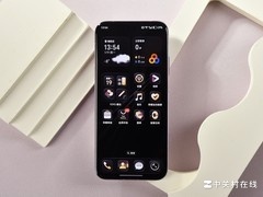 融合超跑设计基因 荣耀Magic8 RSR 保时捷设计新机图赏