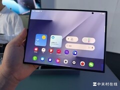 三星Galaxy Z TriFold抢先上手：10英寸大屏带来沉浸视野