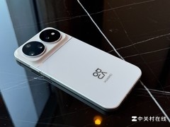 华为 nova 16 Ultra天际白实拍：耀目双星搭配拼接设计