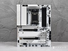 蓝宝石PURE 极地 X870A WIFI7主板图赏