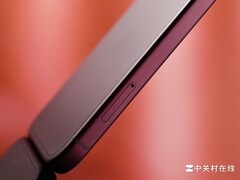 iPhone 18 Pro Max美图欣赏：手中一抹低调红