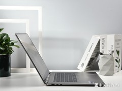 微星尊爵16 Flip AI+ 2026图赏：360°翻转触屏颜值实力兼具