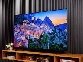  Extremely simple European style+ultra-thin full screen Philips QLED TV PQF8599 picture appreciation