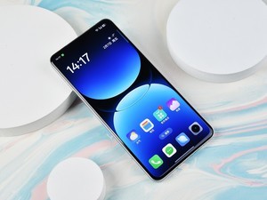 ���Ժ����ǵİ���ɫ�籩������GT7 Pro���ٰ�ͼ��