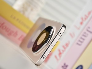 ��Ϊ Mate 80 Pro Maxͼ�ͣ�˫����ƣ�Ԣ�⼪��������