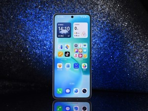 ���ھ��������ھ���ͬƵ��ҫ ��ҫMagic V Flip2�»�ͼ��