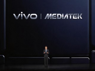 ���׷�����ͬ����ġ�˫�򱼸�����vivo X500 Proϵ���׷���������9600 Pro