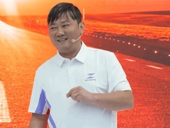 ��ƽ��Ӣ����ѩ�����������������������ͼ��ʱ��ʻ�ھ�Ϳװ����
