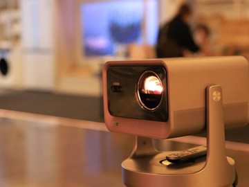 国庆换大屏纠结到秃！100寸电视vs三色激光投影怎么选