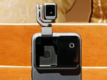 ��ҫROBOT PHONE����CES 2026��ȫ���׿�������ֻ�����ע