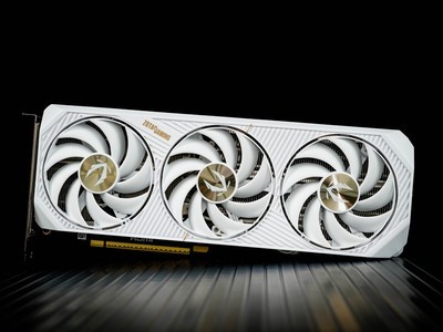 索泰RTX 5070 Ti SOLID WHITE显卡评测 极简设计 释放非凡性能
