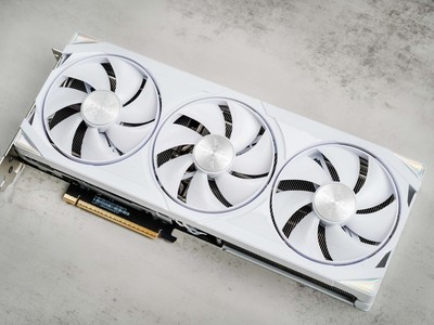 ����GeForce RTX 5070 ̤ѩOC�Կ����⣺������ѧ����һ��DLSS�Ľ��