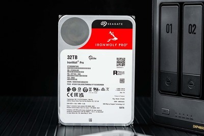 希捷酷狼Pro充氦硬盘32TB评测 多盘位NAS全程高能
