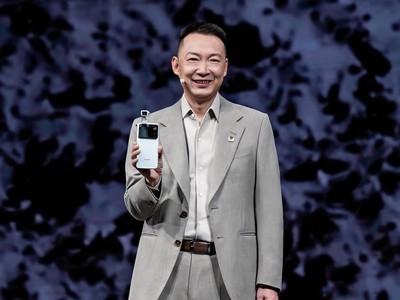 万元手机新物种1分钟售罄，荣耀Robot Phone赢在用户创新
