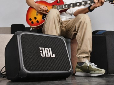 一台音箱干掉了我半个工作台上的设备 JBL BAND BOX评测