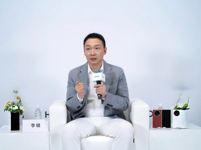 拒绝做冷冰冰的“黑盒”：荣耀如何用“人、树、桥”重构AI时代终端逻辑？