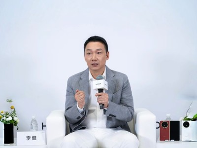 拒绝做冷冰冰的“黑盒”：荣耀如何用“人、树、桥”重构AI时代终端逻辑？