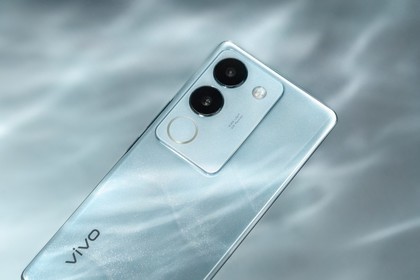 让山海层叠在手中灵动 vivo S17山海青把流动山海融入手机