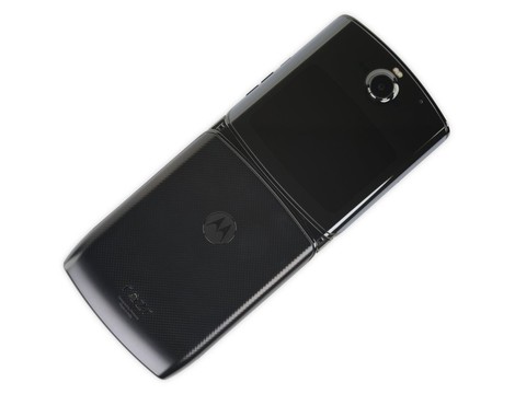 拆解摩托罗拉Razr 折叠屏内部结构异常复杂