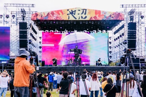 佳能EOS C80应对“火伴艺术节”复杂户外情况，多机位完成昼夜全时段摄制