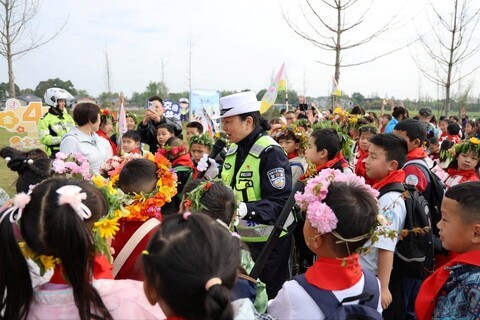 604场安全科普走进280余城，九号电动车携手交警守护用户每一程