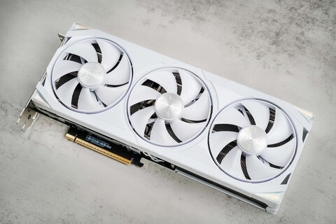 耕升GeForce RTX 5070 踏雪OC显卡评测：纯白美学与新一代DLSS的结合