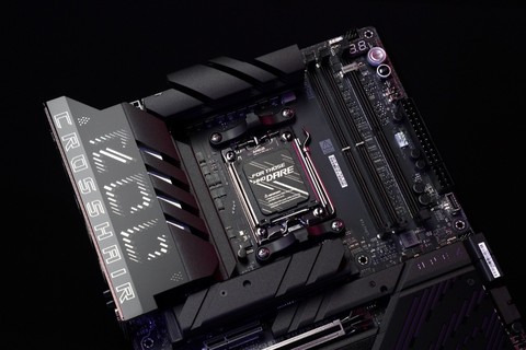 华硕ROG X870E APEX主板助9850X3D创4项超频纪录