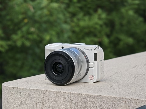 轻巧高颜值的随身拍照神器 佳能EOS R50 V上手体验