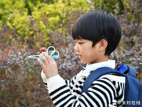 JBL JUNIOR FREE开放式无线颈挂儿童耳机一周体验：孩子安心，家长放心