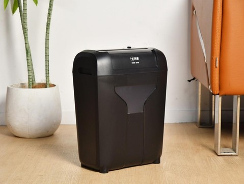 体积小巧实力强悍 科密DS01碎纸机评测