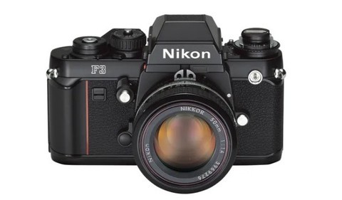 王一博巴黎时装周 手持尼康经典F3胶片相机