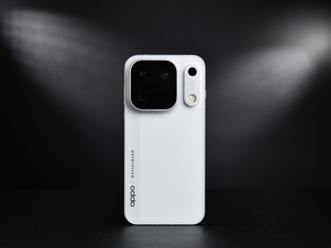 什么叫Pro Max级影像？OPPO用行业首个2亿像素三镜头群给出了答案