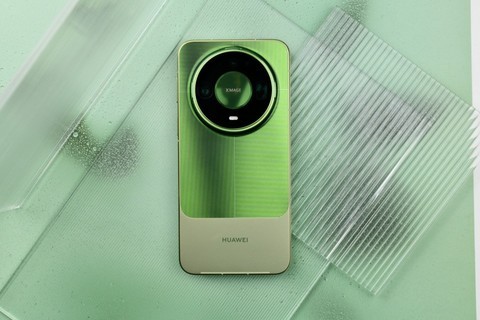 华为 Mate 90 Pro Max 典藏版上手：翡冷翠很抢眼，“积木壳”也有新玩法