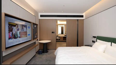 探店北京希尔顿欢朋！TCL电视把智能入住玩明白了 这波体验我服了