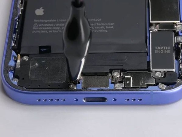  The iPhone 16 battery is easy to disassemble!