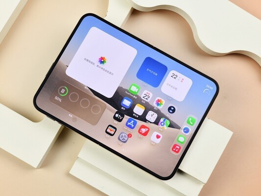 iPhone Duo 开箱图赏:苹果第一款折叠屏,长这样