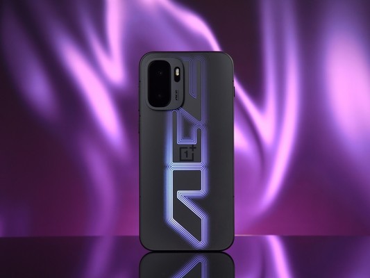 一加 Ace 6 至尊版图赏:射击手游玩家的“梦想装备”