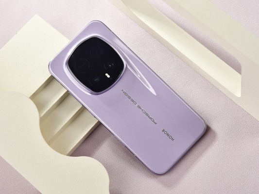 融合超跑设计基因 荣耀Magic8 RSR 保时捷设计新机图赏