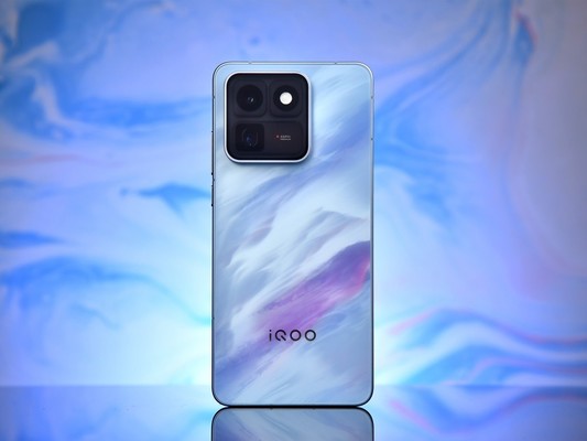 iQOO15T青云美图欣赏:乘太空船舱直上青云