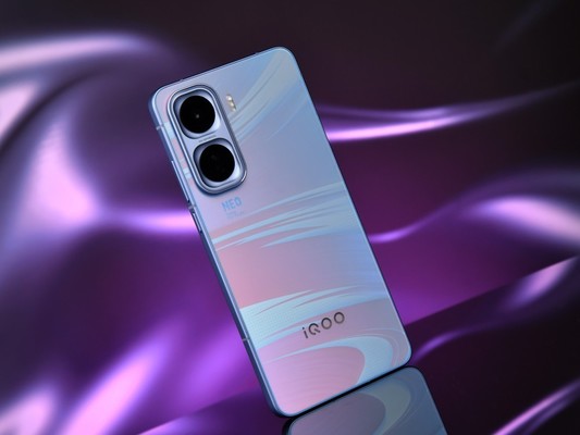 面对疾风吧!iQOO Neo11美图欣赏