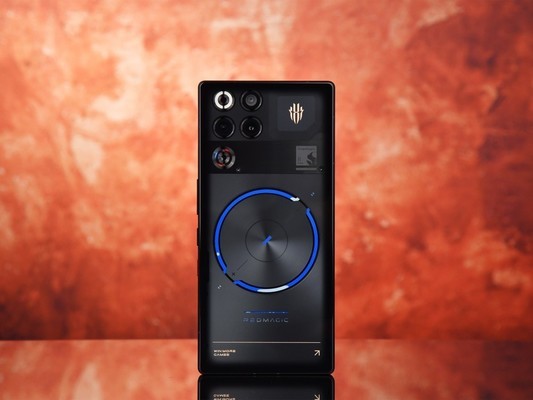 红魔11S PRO+氘锋透明暗夜图赏:科技与美学的融合