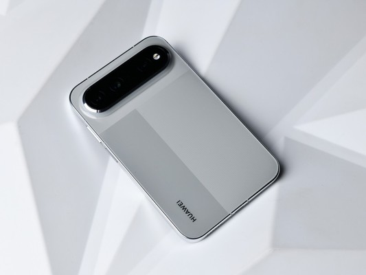 华为 Pura X View美图欣赏:阔直板满“阔”的