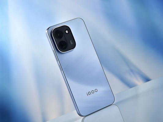 iQOO Z11美图鉴赏 沧浪浮光助你高光