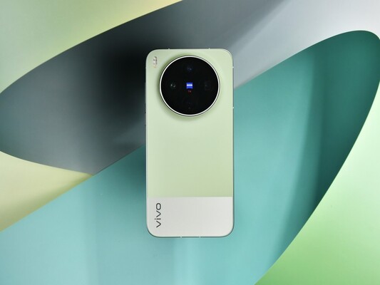 vivo X300s摄影师套装图赏:「V单」,但小尺寸版