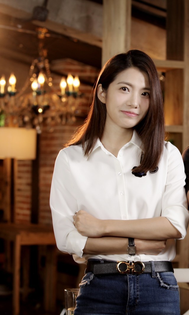 爱攻保时捷设计显示器值得买吗车评达人初晓敏亲测后告诉你