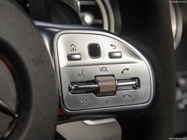 ó4ưSUVGLC63 AMG